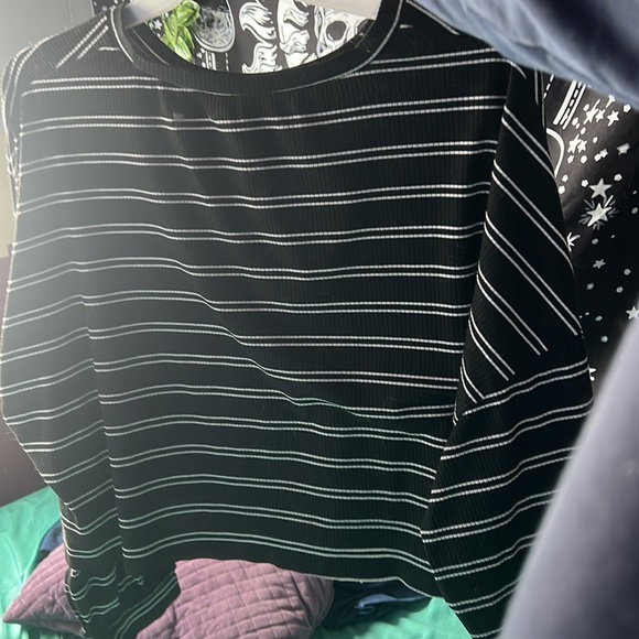 Crop top - Picture 2 of 3